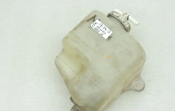 Mitsubishi L200 Coolant expansion tank/reservoir MR127441 MR241073
