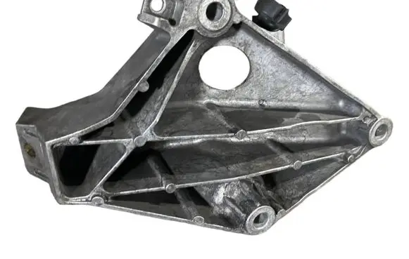 BMW 1 E81 E87 Engine mounting bracket 6775041 22116775041