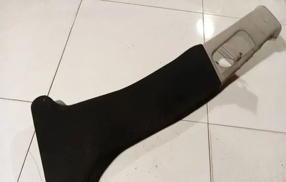 Mercedes-Benz CLS C219 (B) pillar trim (top) A2196900925