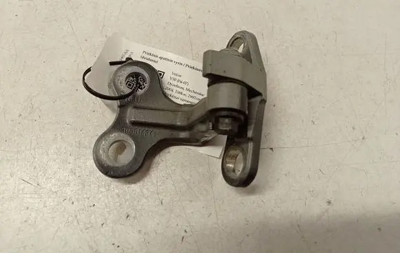 Volvo V50 Front door lower hinge 30661434
