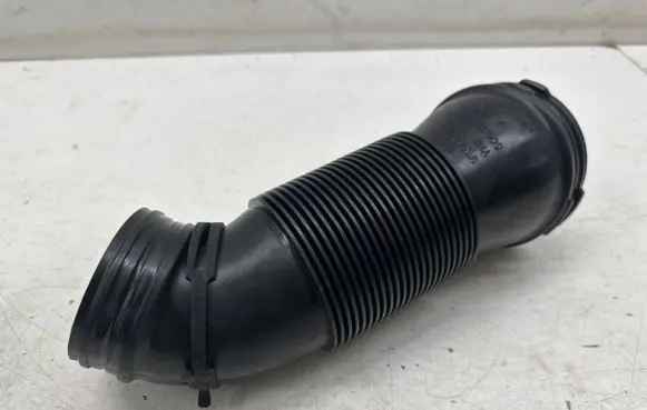 Skoda Octavia Mk4 Turbo air intake inlet pipe/hose 5Q0129684E