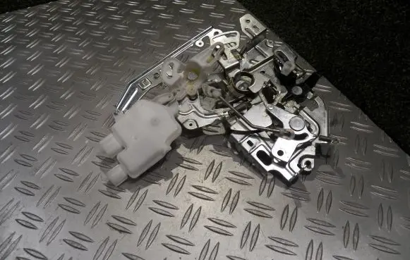 Renault Master III Sliding door lock 826703236R