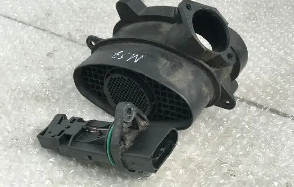 BMW 5 E39 Mass air flow meter 7787076 0928400468 13621438687