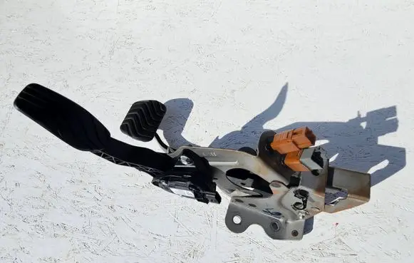 Renault Kadjar Pedal assembly 465014EA0B