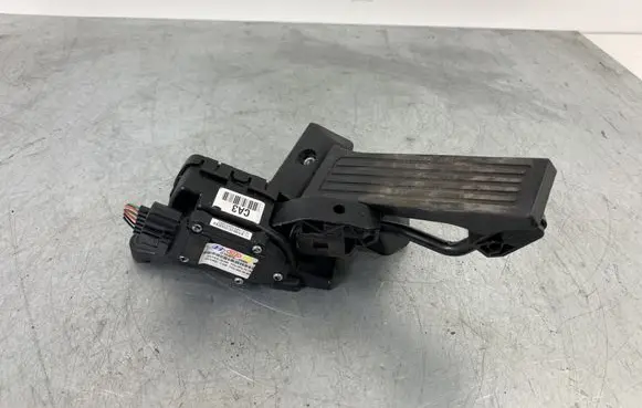 KIA Sportage Accelerator throttle pedal JFT0457A2S900