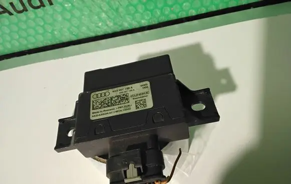 Audi A6 S6 C7 4G Air suspension control unit module (rear) 4G0907159A 4H0907159A