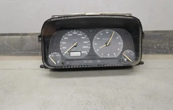 Volkswagen Golf III Speedometer (instrument cluster) 5411004600 5392324710