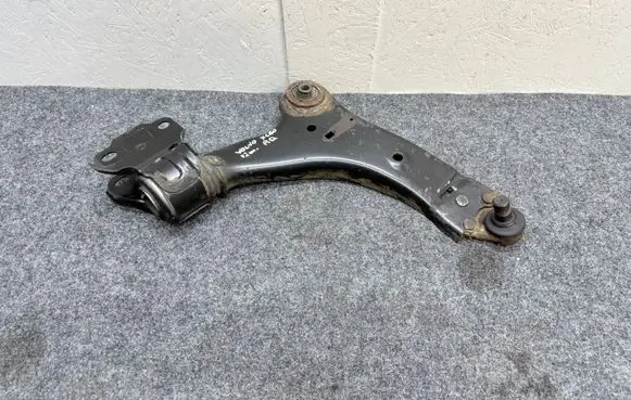 Volvo XC60 Front lower control arm/wishbone 8G9N3A052A