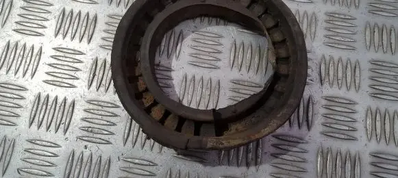 Renault Clio II Coil spring mount 7700419475