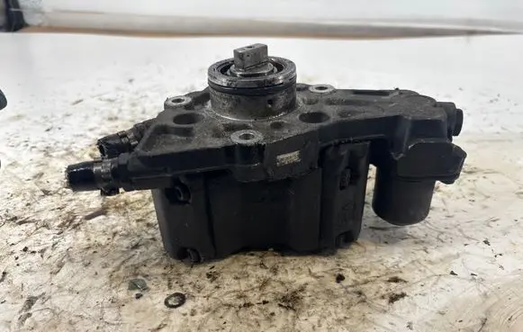 Mercedes-Benz C W204 Fuel injection high pressure pump 9421A000A 0012929ABE A6460700201