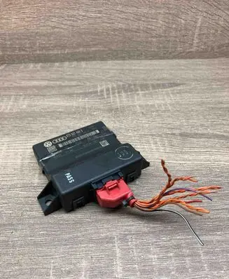 Audi A4 S4 B8 8K Gateway control module 8T0907468D