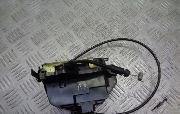 Renault Megane II Front door lock