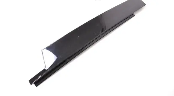 Mercedes-Benz GL X166 Front door glass trim molding A1666900087
