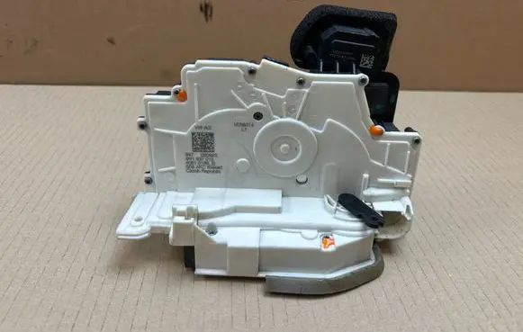 Volkswagen ID.7 Front door lock 4N1837015