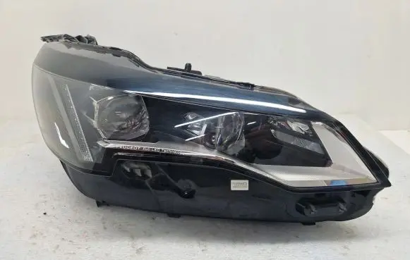 Peugeot 5008 II Headlight/headlamp