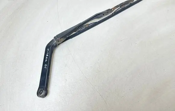Nissan X-Trail T30 Rear wiper blade arm 12001