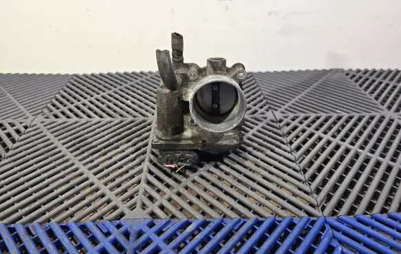 Toyota C-HR I Throttle valve 220300T110 6B18 000316