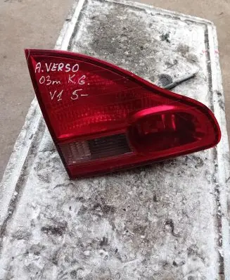 Toyota Avensis Verso Tailgate rear/tail lights