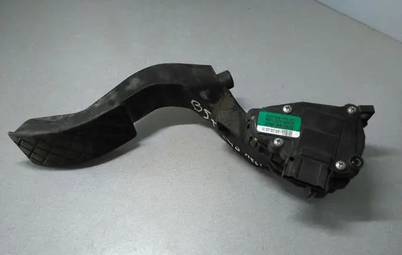 Volkswagen PASSAT B5.5 Accelerator throttle pedal 8D1721523E 6PV00837503