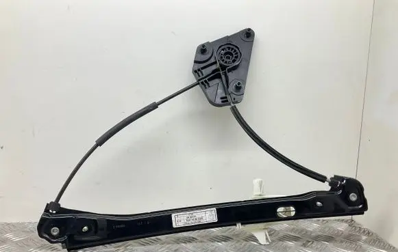 Rear window lifting mechanism without motor