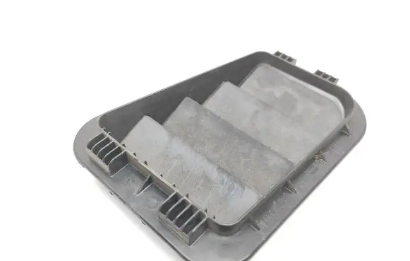 Quarter panel pressure vent