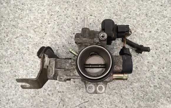 Toyota Yaris Throttle body valve 