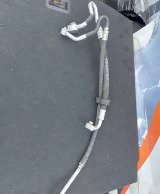 Volkswagen PASSAT B5.5 Air conditioning (A/C) pipe/hose 3B0260704N