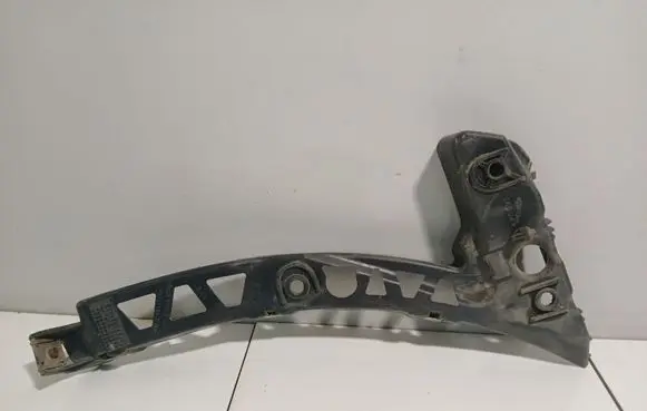 Front bumper mounting bracket
