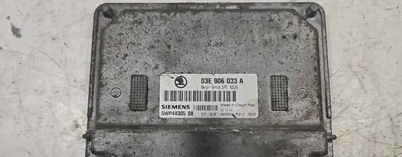 Skoda Fabia Mk1 (6Y) Engine control unit/module 03E906033A 5WP4430508 3PE5329