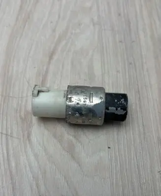 Ford Mondeo Mk III Air conditioning (A/C) pressure sensor 95BW19E561AA