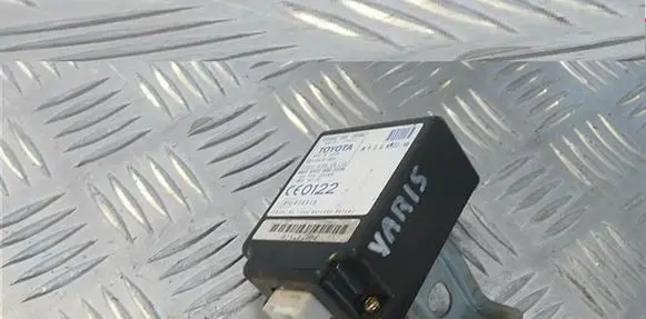 Toyota Yaris Door central lock control unit/module 89741-52021