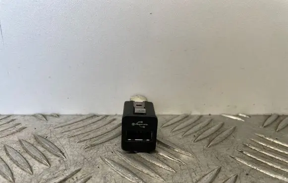 BMW 3 E92 E93 USB socket connector 9167196