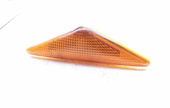 Ford Mondeo Mk III Front fender indicator light 1S7113K309AB
