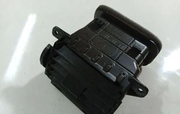 Mazda 3 I Dash center air vent grill BP4L64930