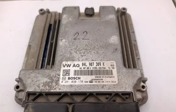 Volkswagen PASSAT B8 Engine control unit/module 04L907309K 0281030170