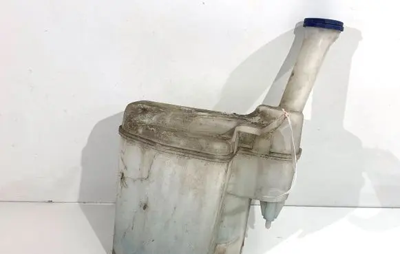 Peugeot 107 Windshield washer fluid reservoir/tank 