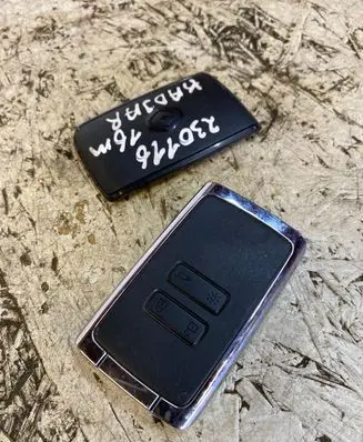 Renault Kadjar Ignition key/card 