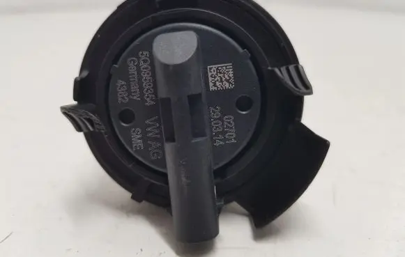 Volkswagen Golf VII Airbag deployment crash/impact sensor 5Q0959354