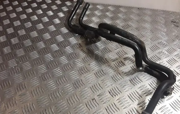 Volkswagen PASSAT B6 Engine coolant pipe/hose