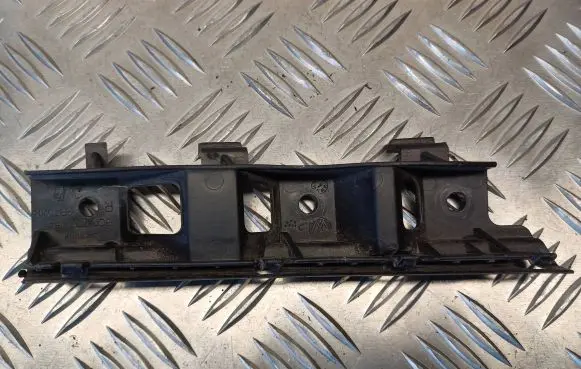 Volkswagen PASSAT B6 Front bumper mounting bracket 3C0807184