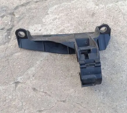 Ford Kuga II A/C compressor mount bracket f1f114301ac