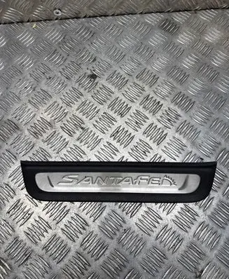 Hyundai Santa Fe Rear sill trim cover 85877S1500