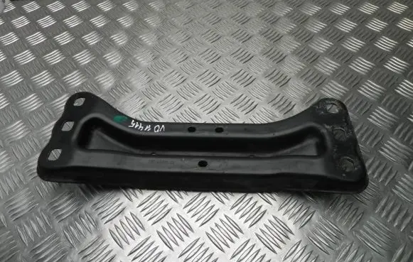 Mercedes-Benz A W176 Engine mounting bracket A2042421001 VD11415