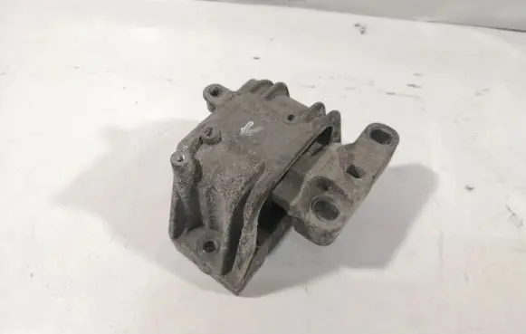 Skoda Octavia Mk2 (1Z) Engine mount bracket 1K0199262