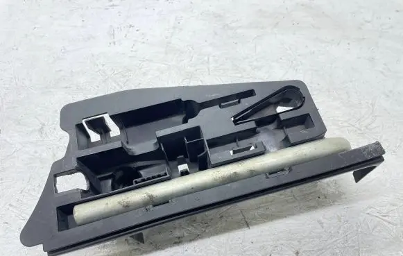 Audi A6 S6 C6 4F Tool set 4F5012111