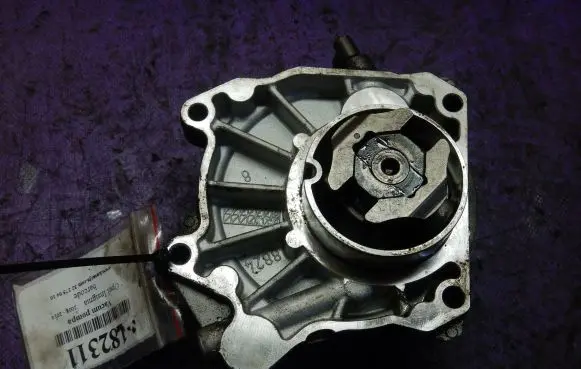 Opel Insignia A Vacuum pump 55205446