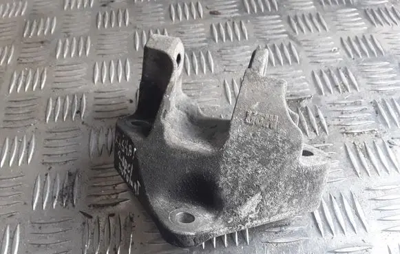 Nissan Qashqai Engine mounting bracket 11332JD700
