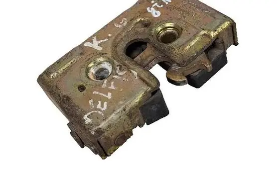 Volkswagen PASSAT B3 Rear door lock 357839015D