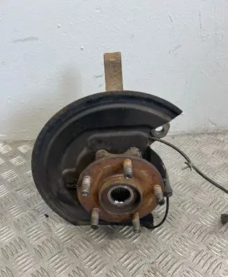 Nissan Juke I F15 Front wheel hub 40014