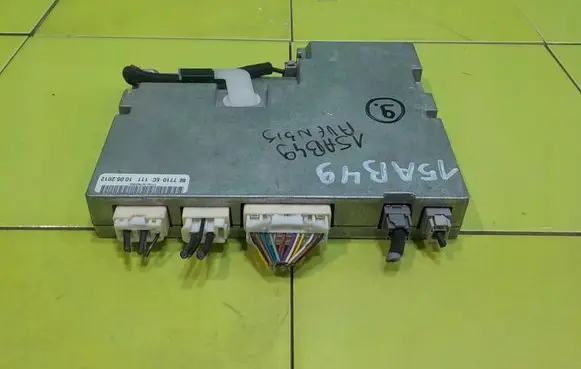 Toyota Avensis T270 Central body control module 868400YY040